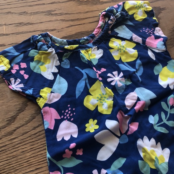 ⭐️ Carter’s 2-piece Girl’s Floral Shirt with Matching Leggings set - Picture 2 of 4